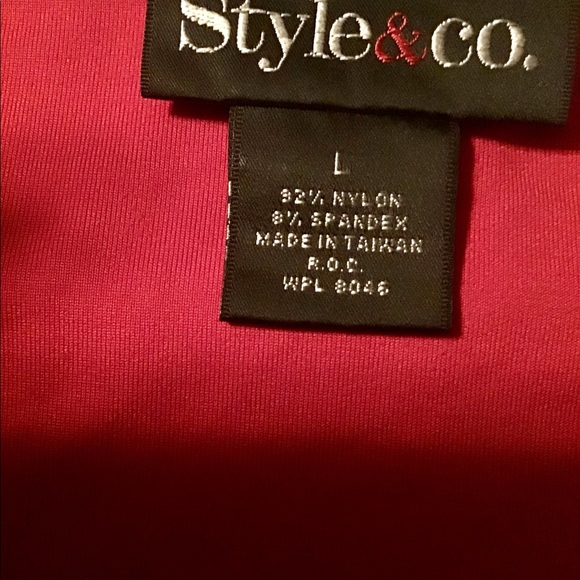 BEAUTIFUL TRUE RED SLEEVELESS TOP FROM MACYS♥️LINED IN BUST AS SHOWN IN PICS. - Picture 6 of 8